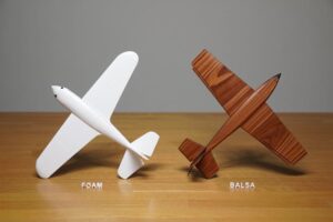 Comparatif avion rc bois ou mousse