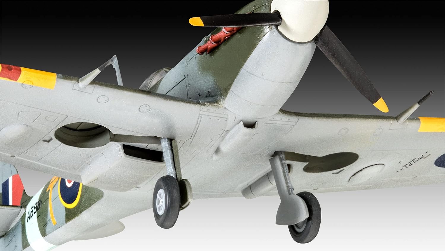 Revell 03710 - Set de 2 maquettes d'avions de Combat Bf109G-10 & Spitfire à Construire, échell 1/72 - image 8