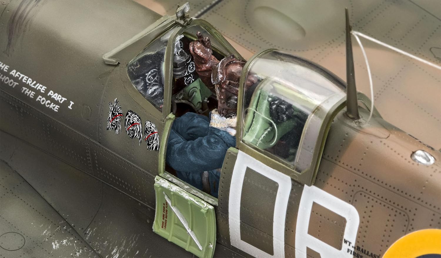 Revell 05688 Coffret Cadeau Maquette d'avion à Constrire Iron Maiden Spitfire MK. V, Échelle 1/32 - Échelle 1:32 - image 4